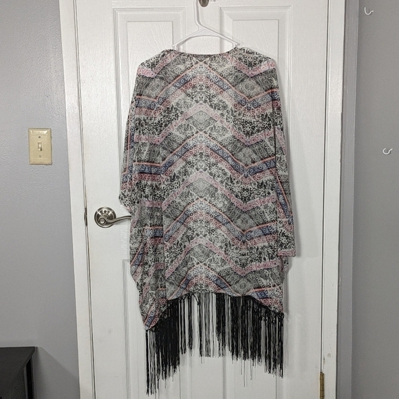 Maurices+ Fringed Hem Bohemian‎ Open Front Geometric Print Shawl Size 2/3 - Picture 3 of 6